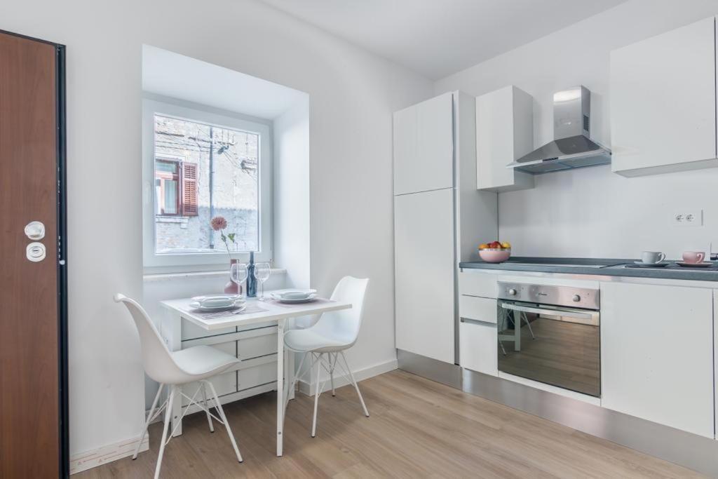 Apartment Klara Free Parking, Center Pula Exterior photo